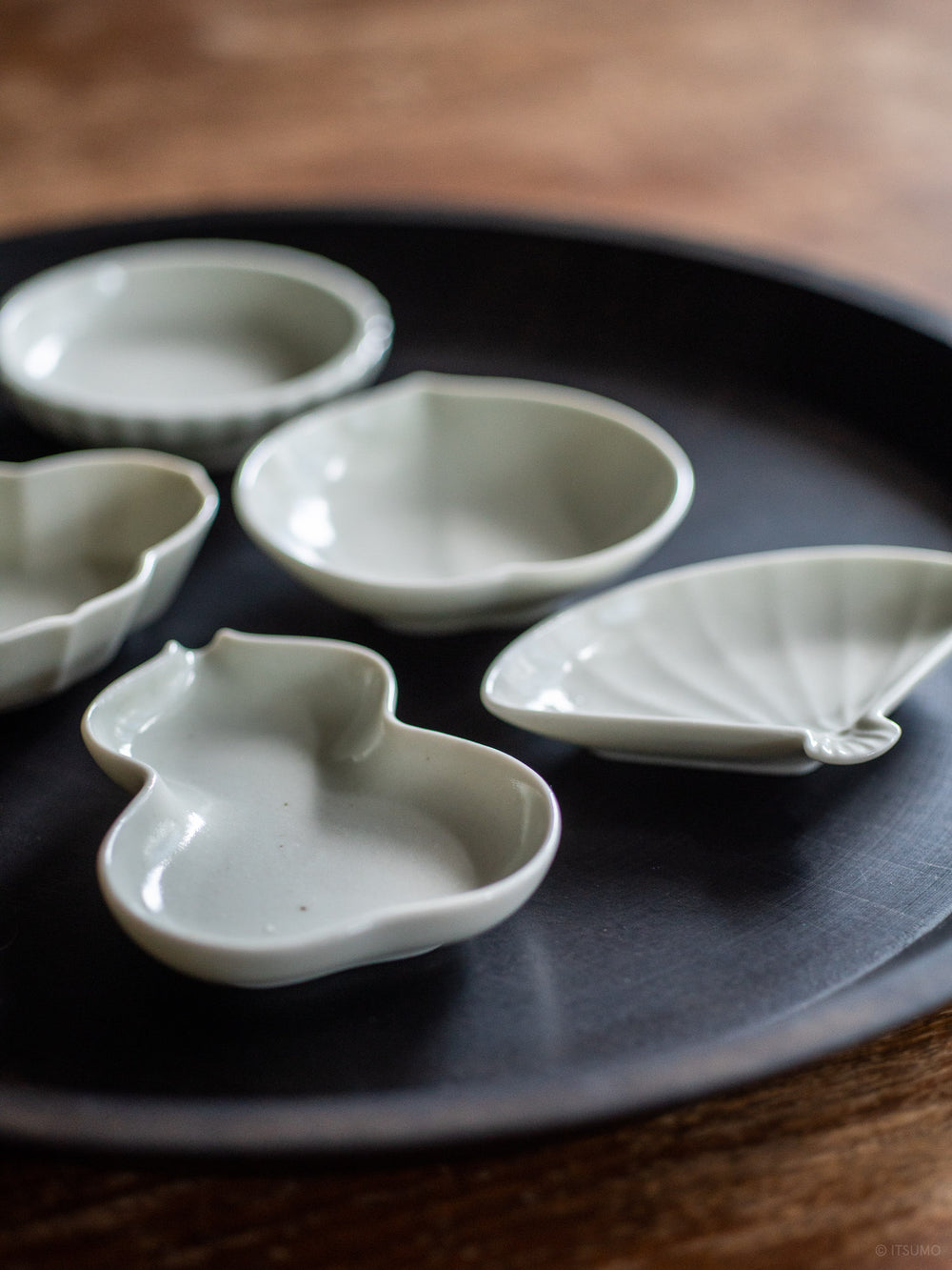 Small Azmaya serving dishes for soy sauce, salt or spices in Sekkai glaze