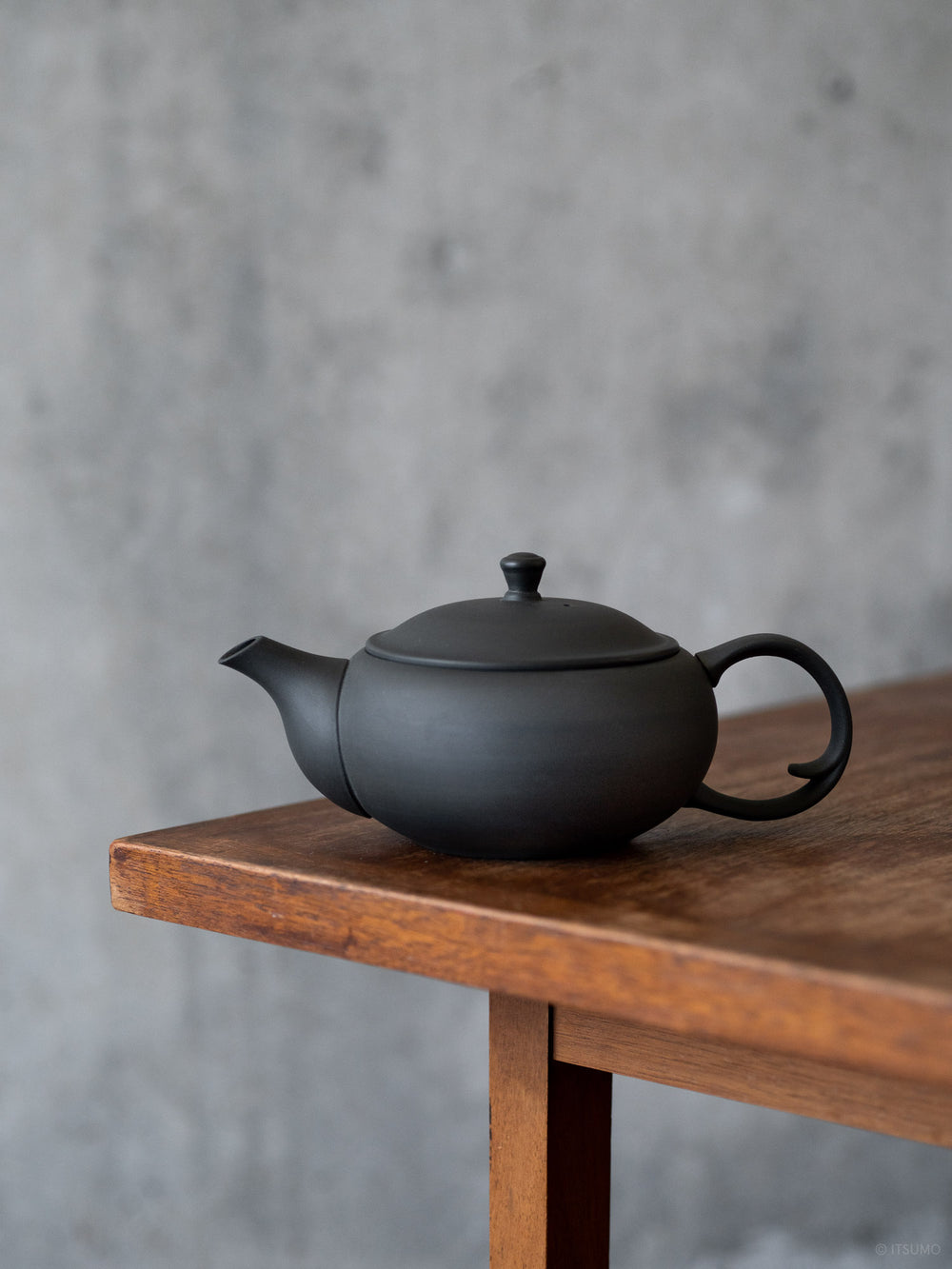 Azmaya’s oval teapot in unglazed matte black ceramic with a round back handle, 300 ml