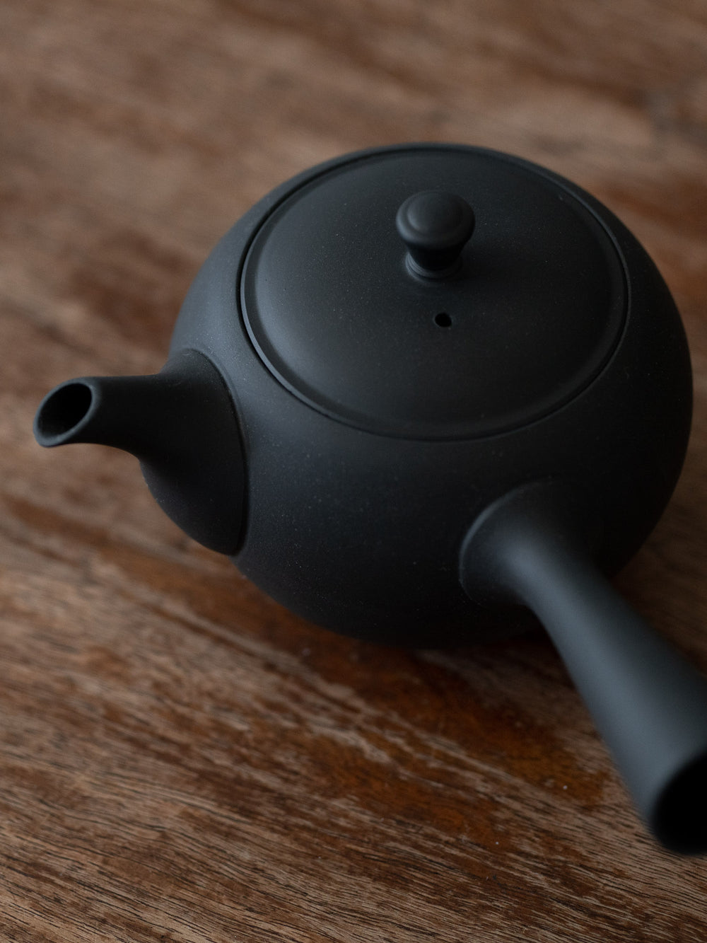 Round Teapot with Side Handle