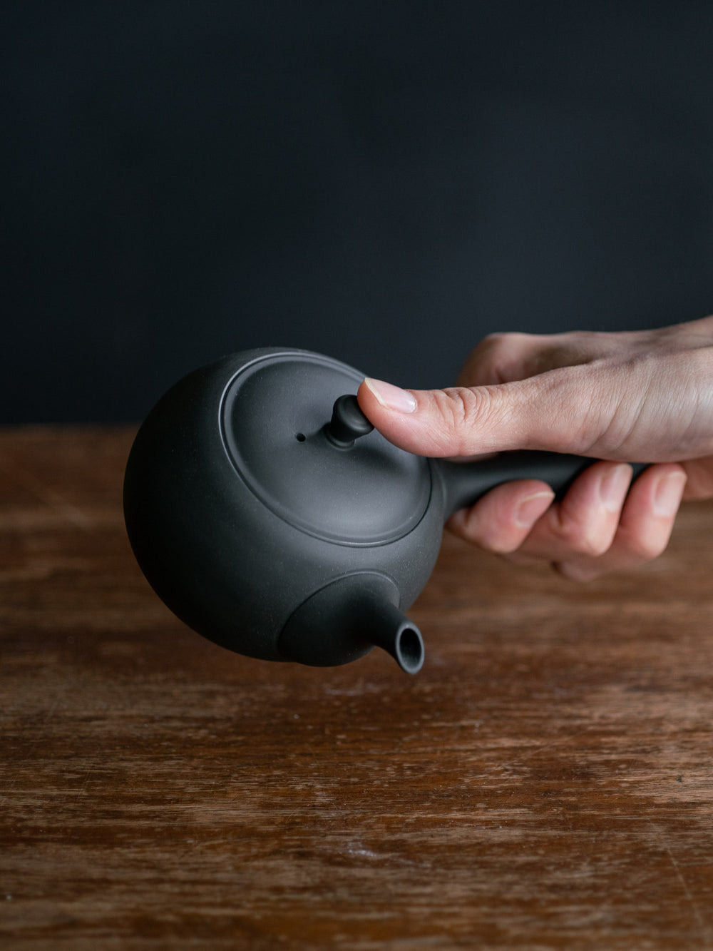 Round Teapot with Side Handle