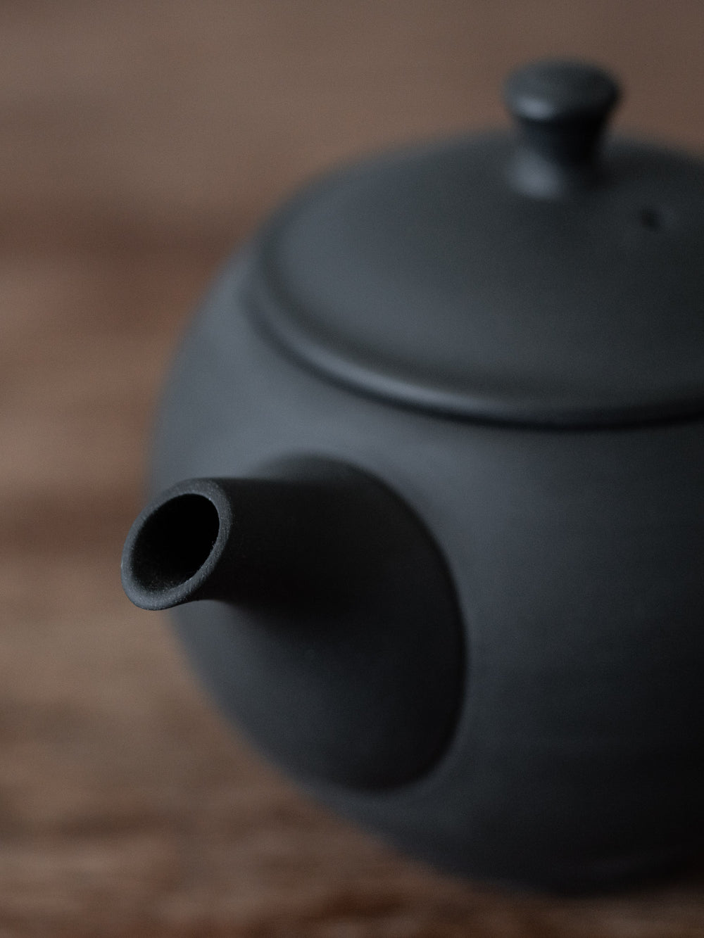 Round Teapot with Side Handle