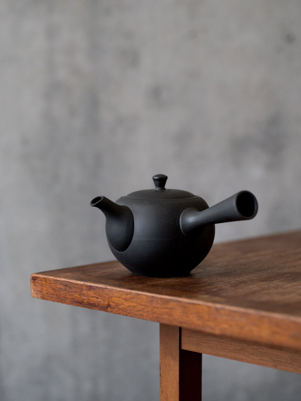 Round Teapot with Side Handle