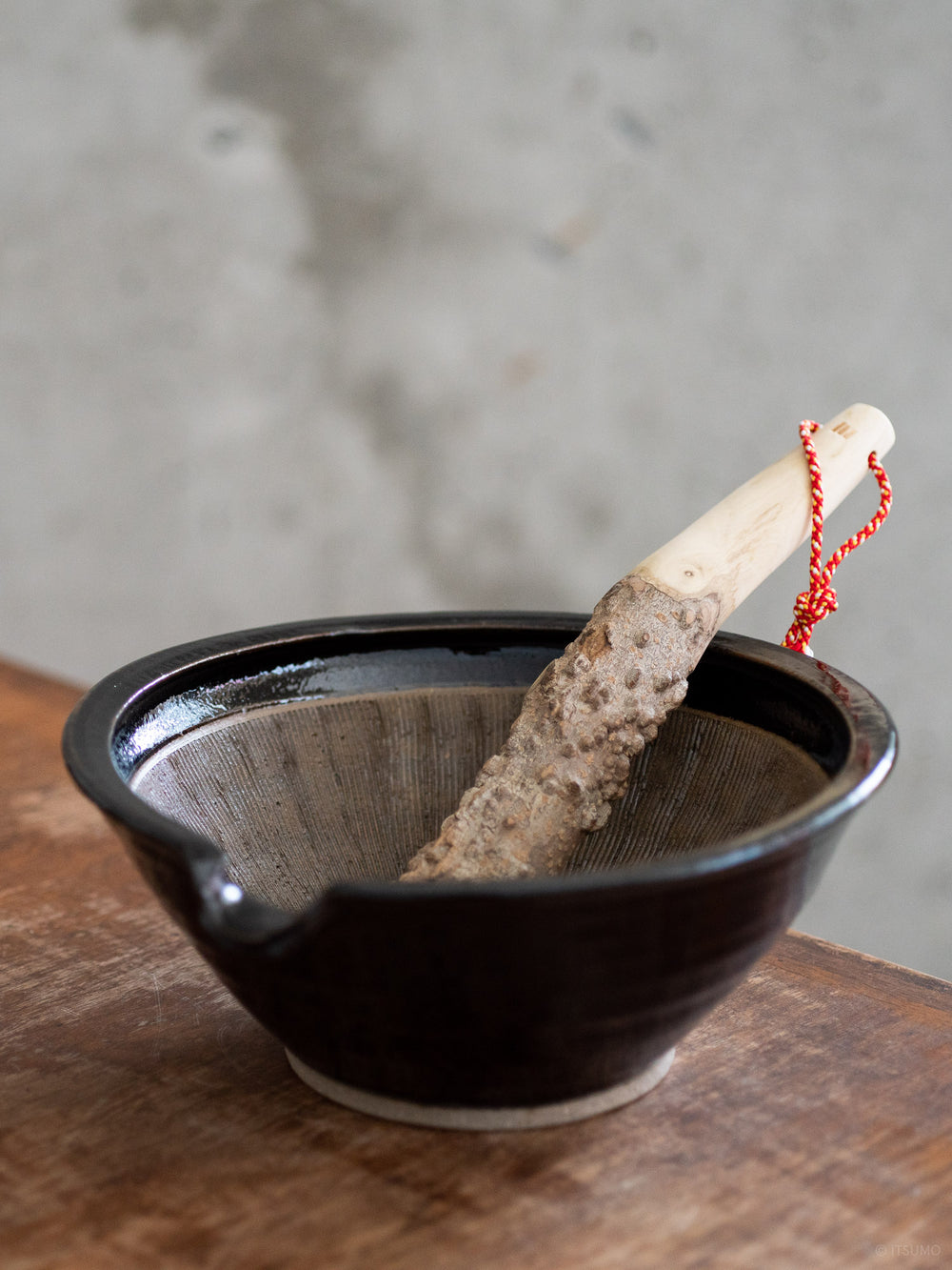 Azmaya sansho wood pestle with black iga ware mortar