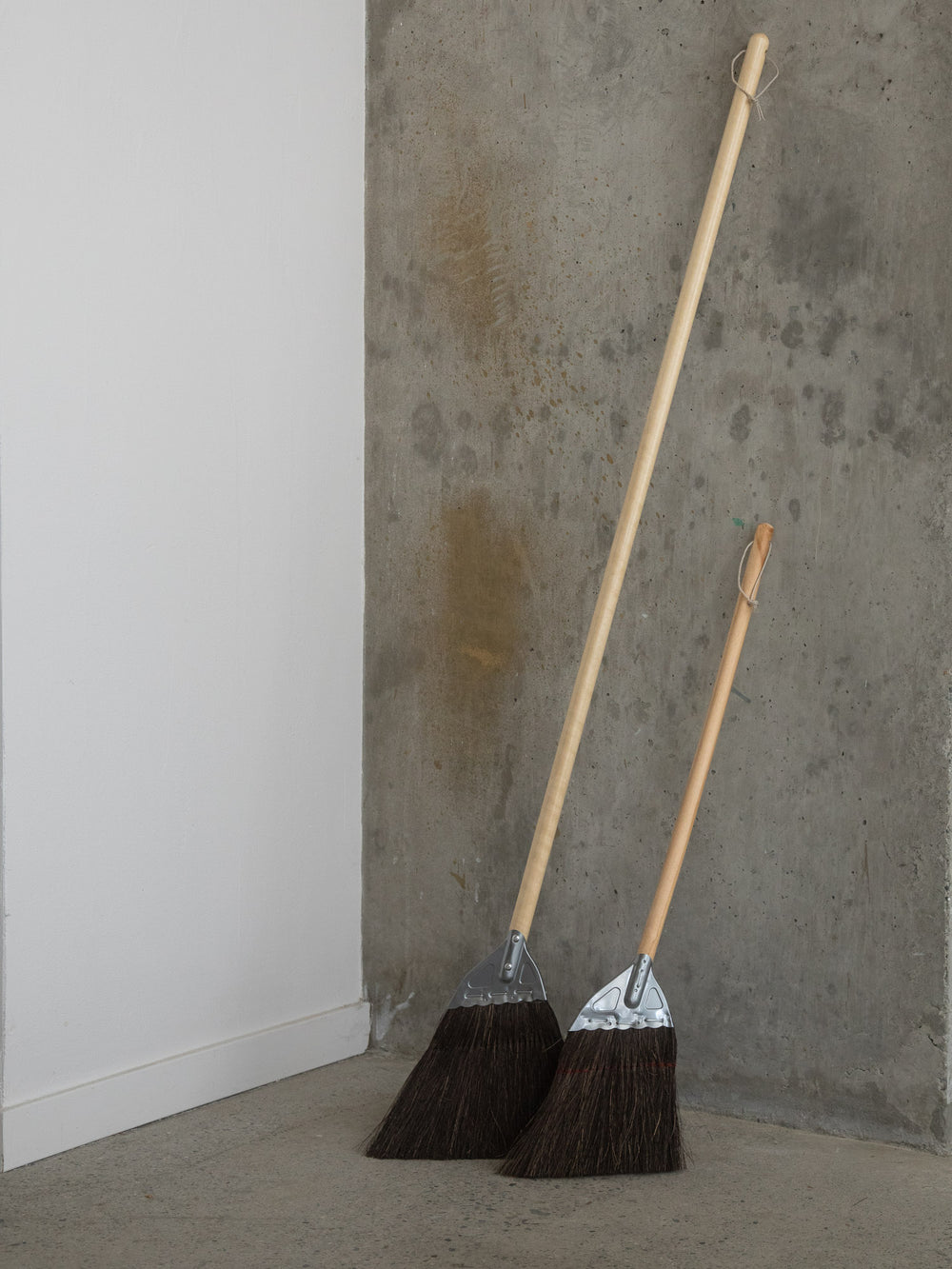 Black Shida Broom – Short Handle