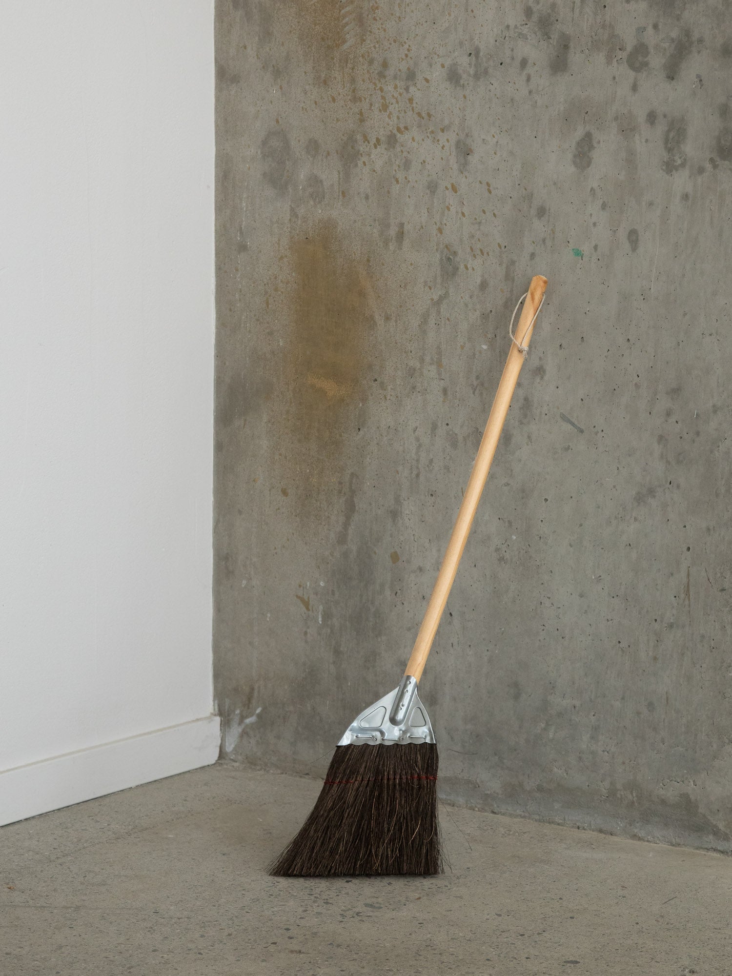 Black Shida Broom – Short Handle