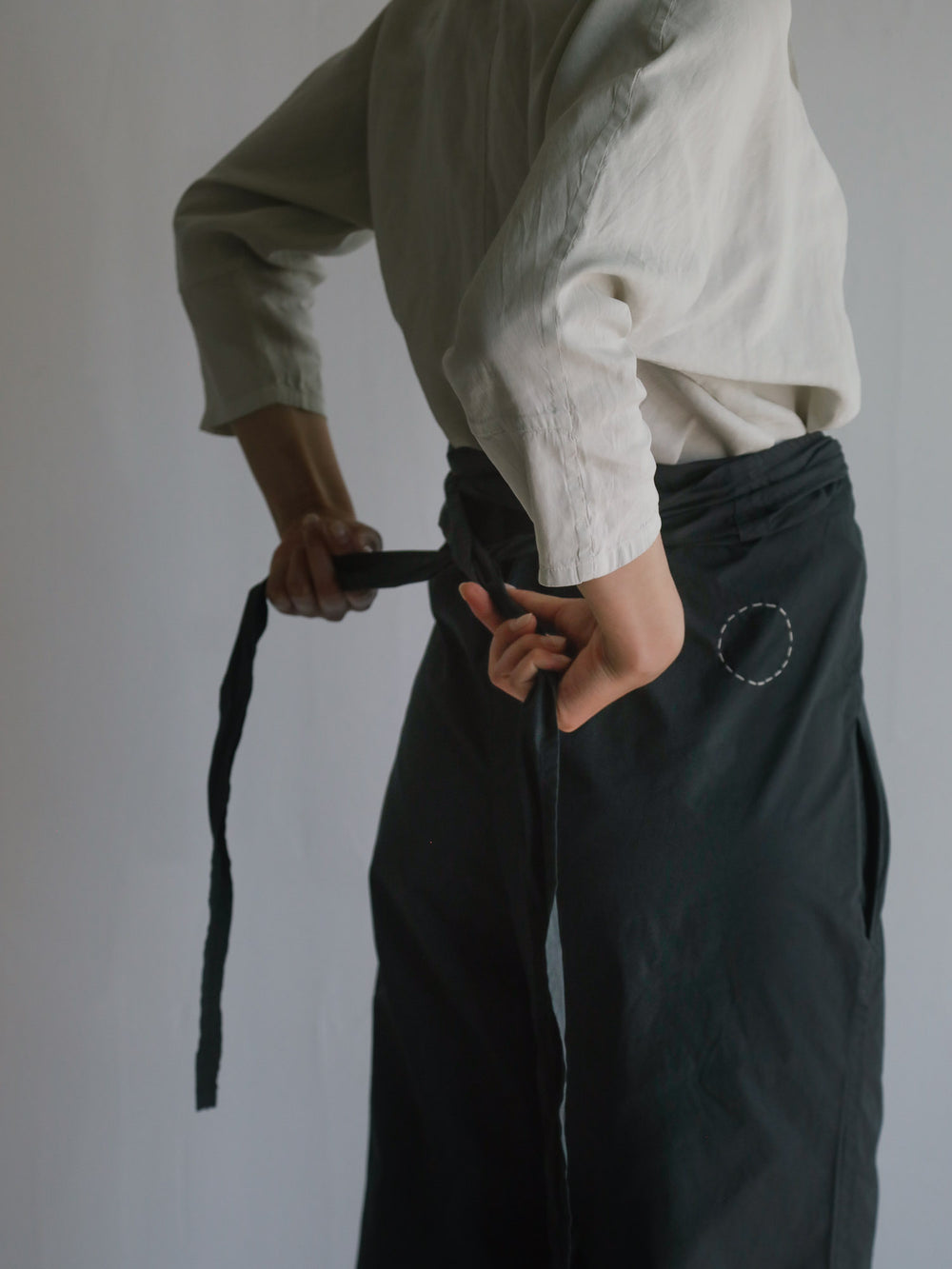 Suvin Cotton Broadcloth Wrapped Pants – Sandalwood Charcoal