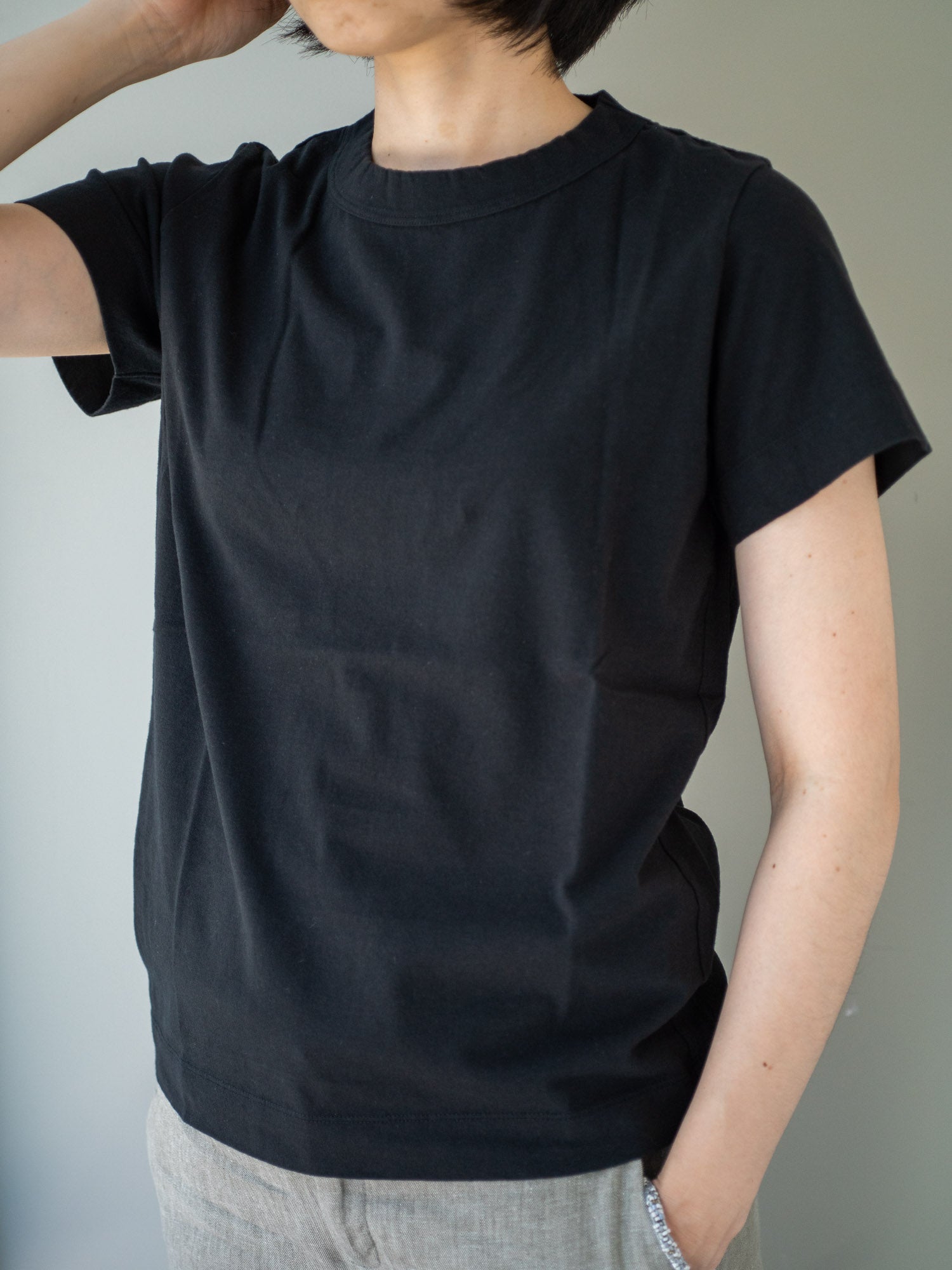 Plain black short hot sale sleeve shirt