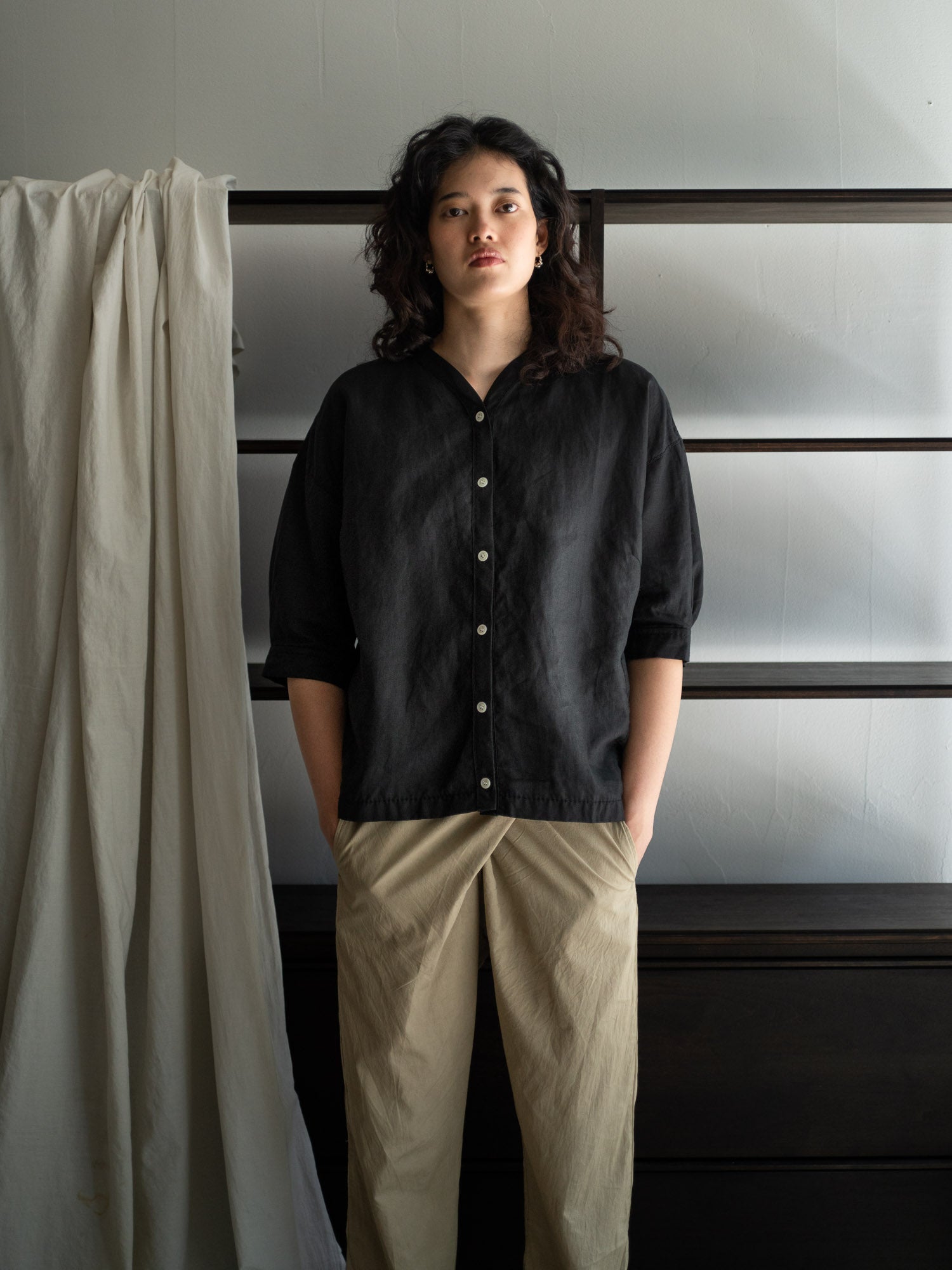 Linen Bio V-neck Blouse - Black