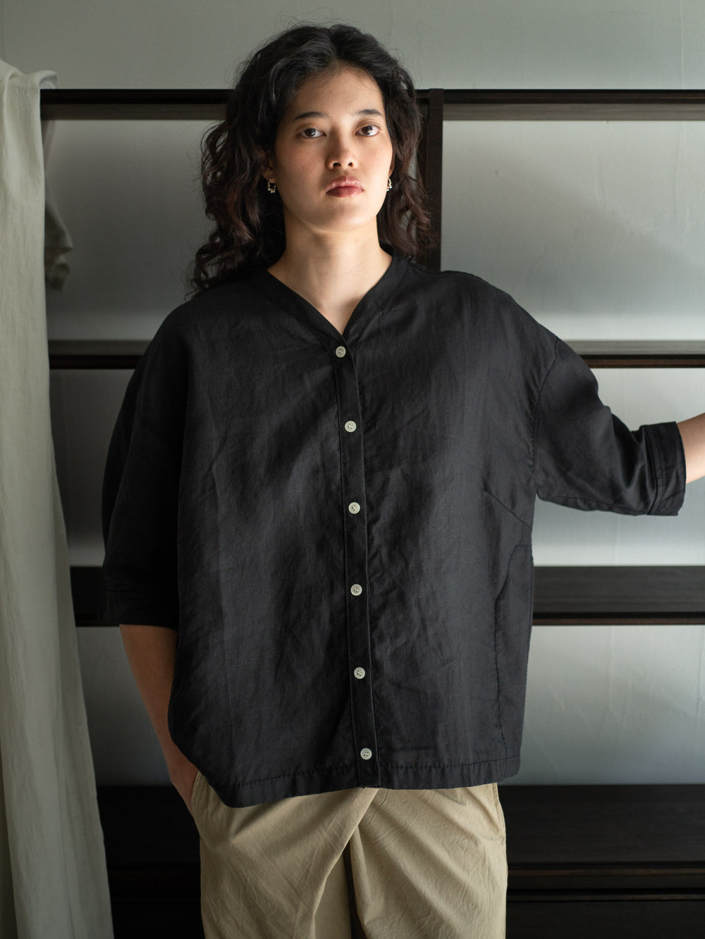Linen Bio V-neck Blouse - Black