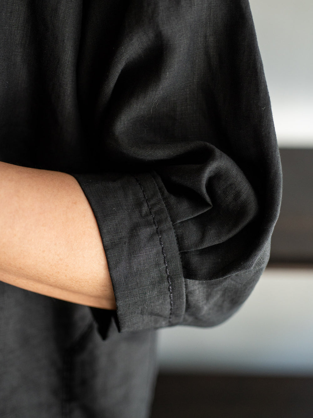 Linen Bio V-neck Blouse - Black