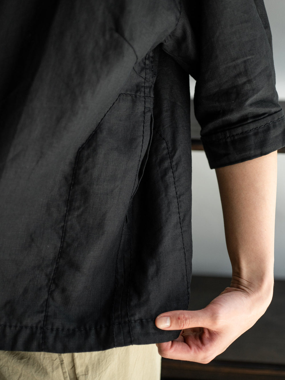 Linen Bio V-neck Blouse - Black