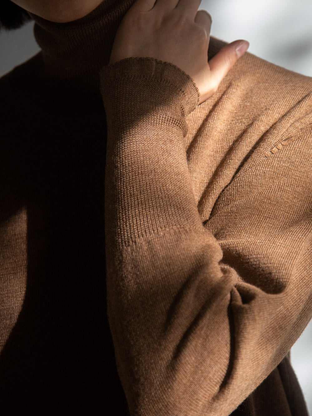 Smooth Wool Turtleneck Sweater - Camel