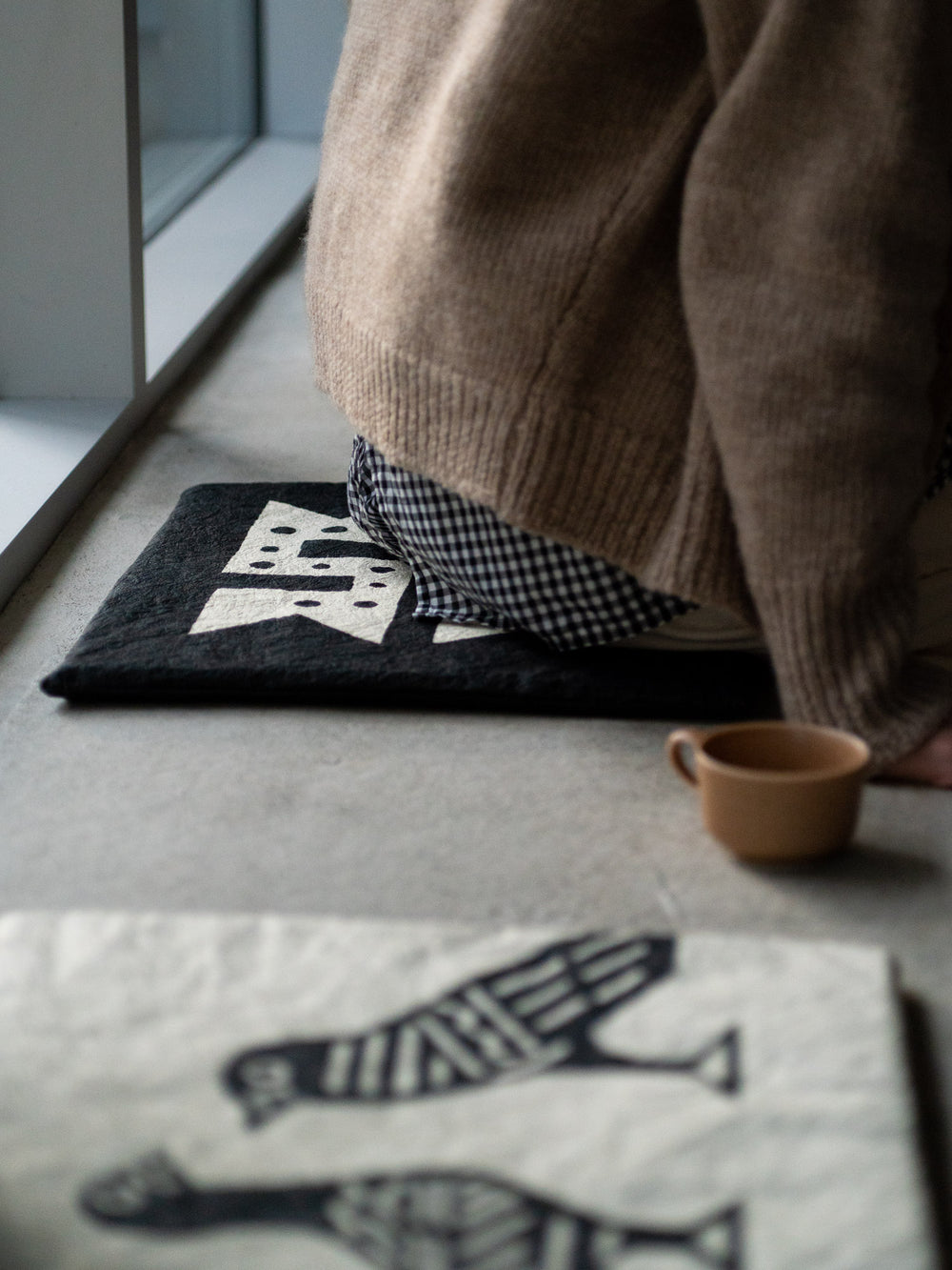 Washi Kakuza Paper Cushion – Design 2 White