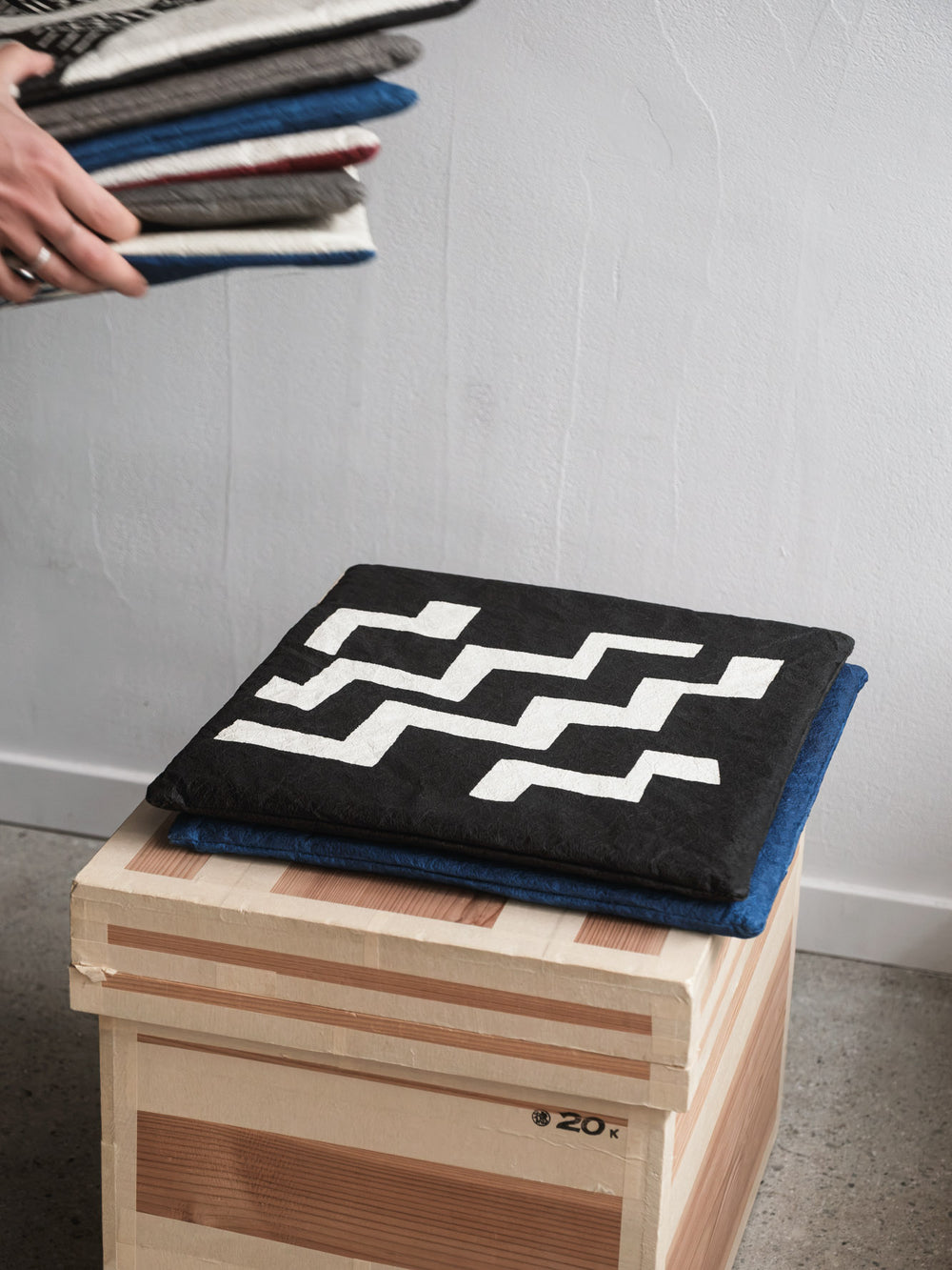 Washi Kakuza Paper Cushion – Design 2 Black