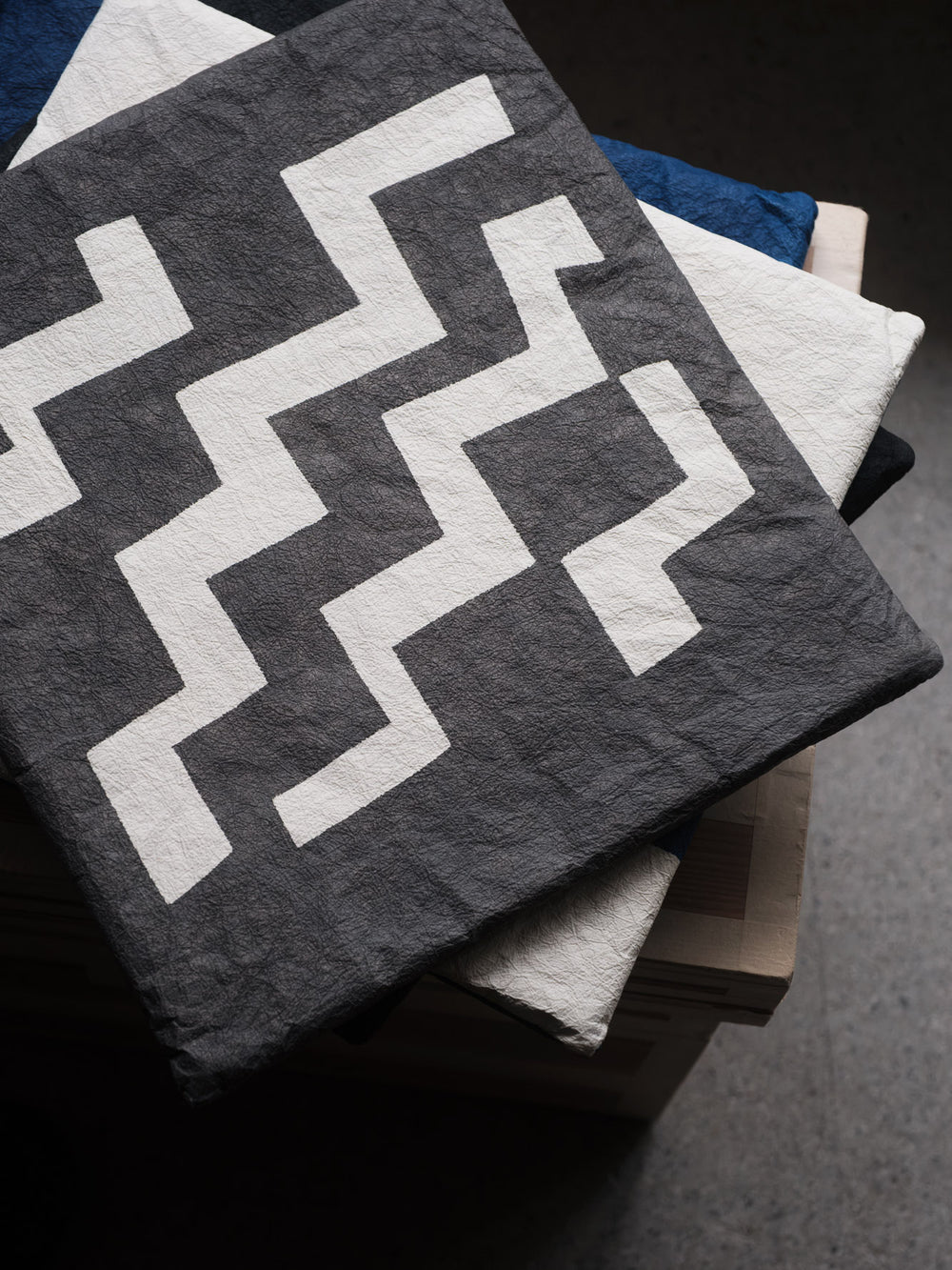 Washi Kakuza Paper Cushion – Design 2 Grey