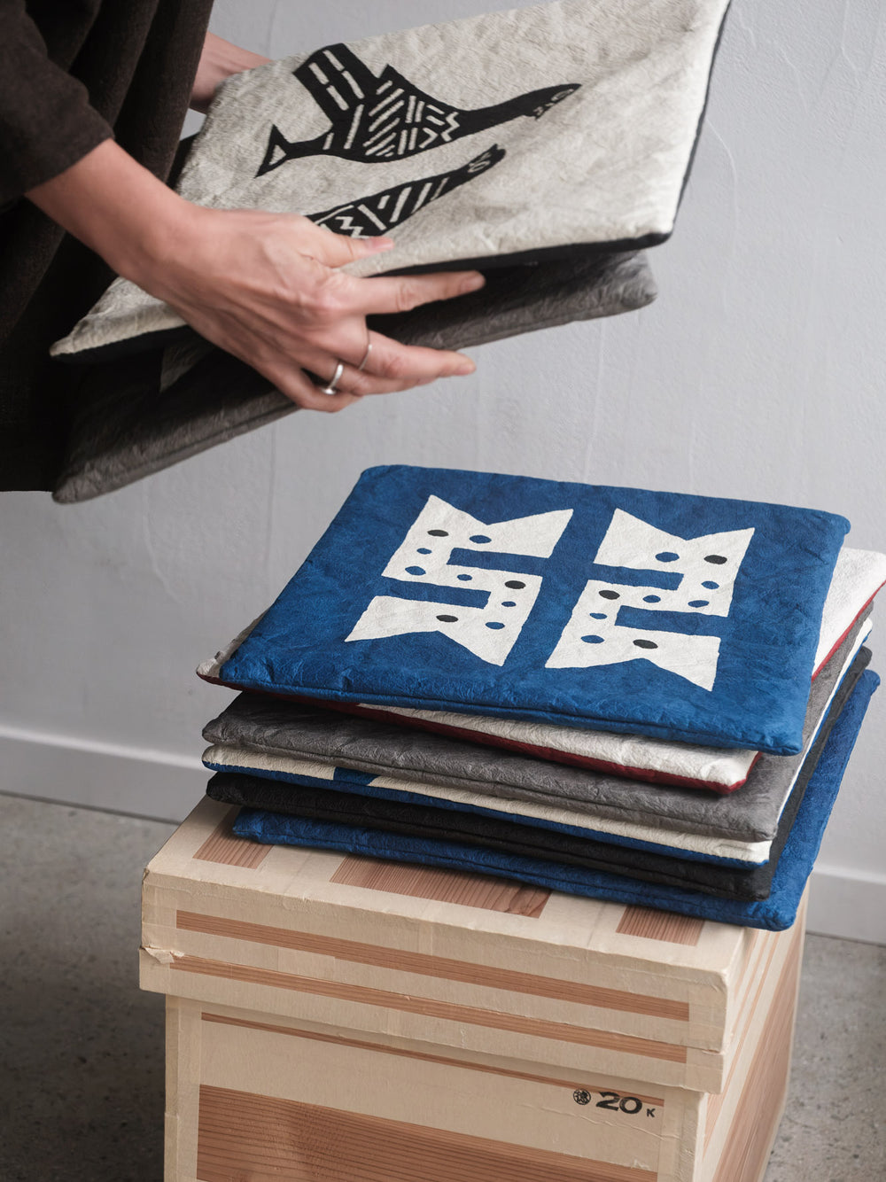 Washi Kakuza Paper Cushion – Design 3 Blue