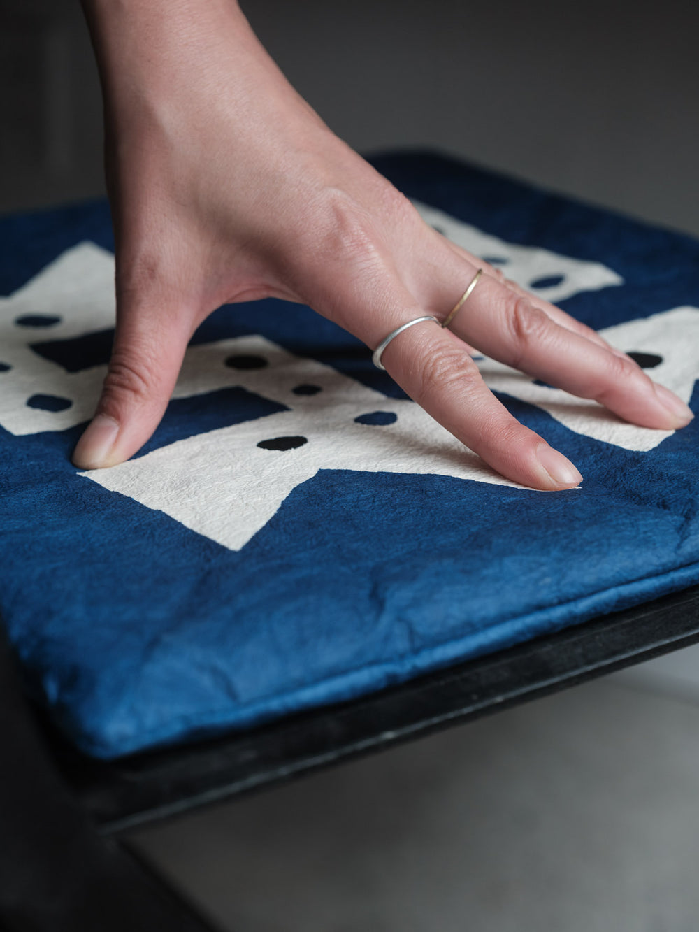 Washi Kakuza Paper Cushion – Design 3 Blue