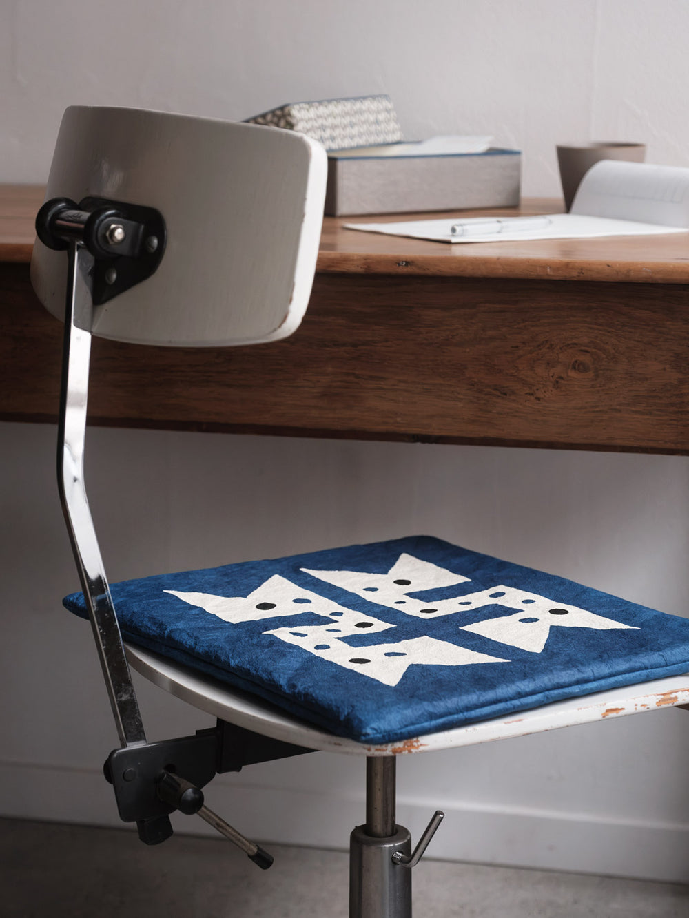 Washi Kakuza Paper Cushion – Design 3 Blue