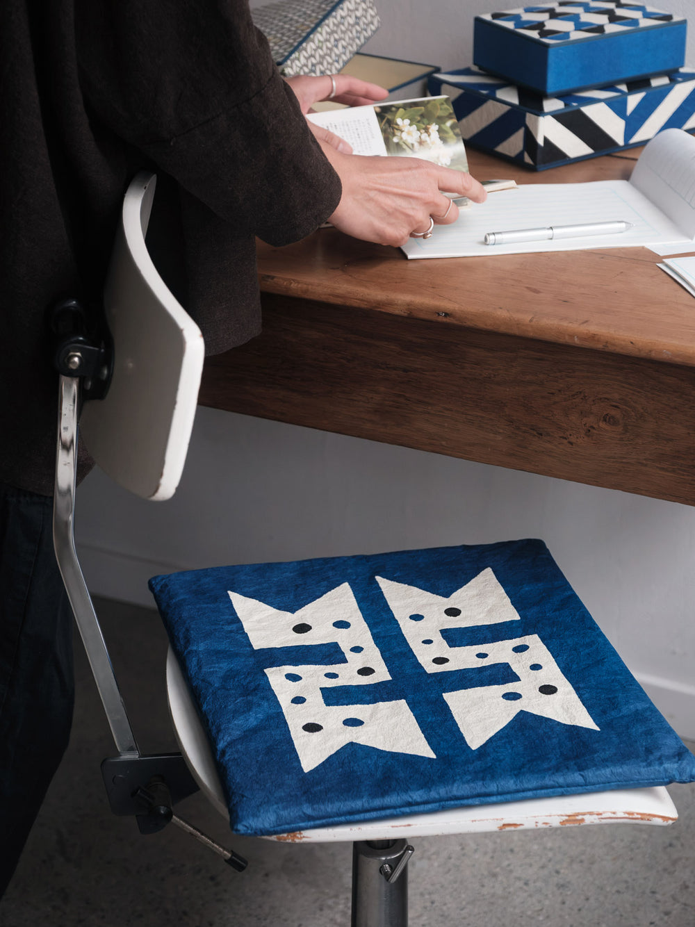 Washi Kakuza Paper Cushion – Design 3 Blue