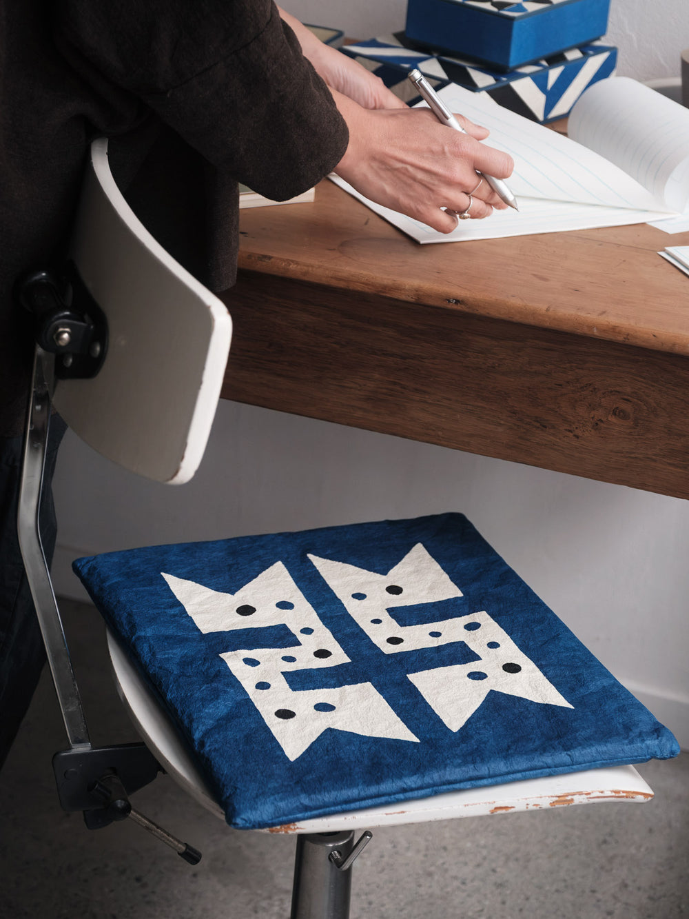 Washi Kakuza Paper Cushion – Design 3 Blue