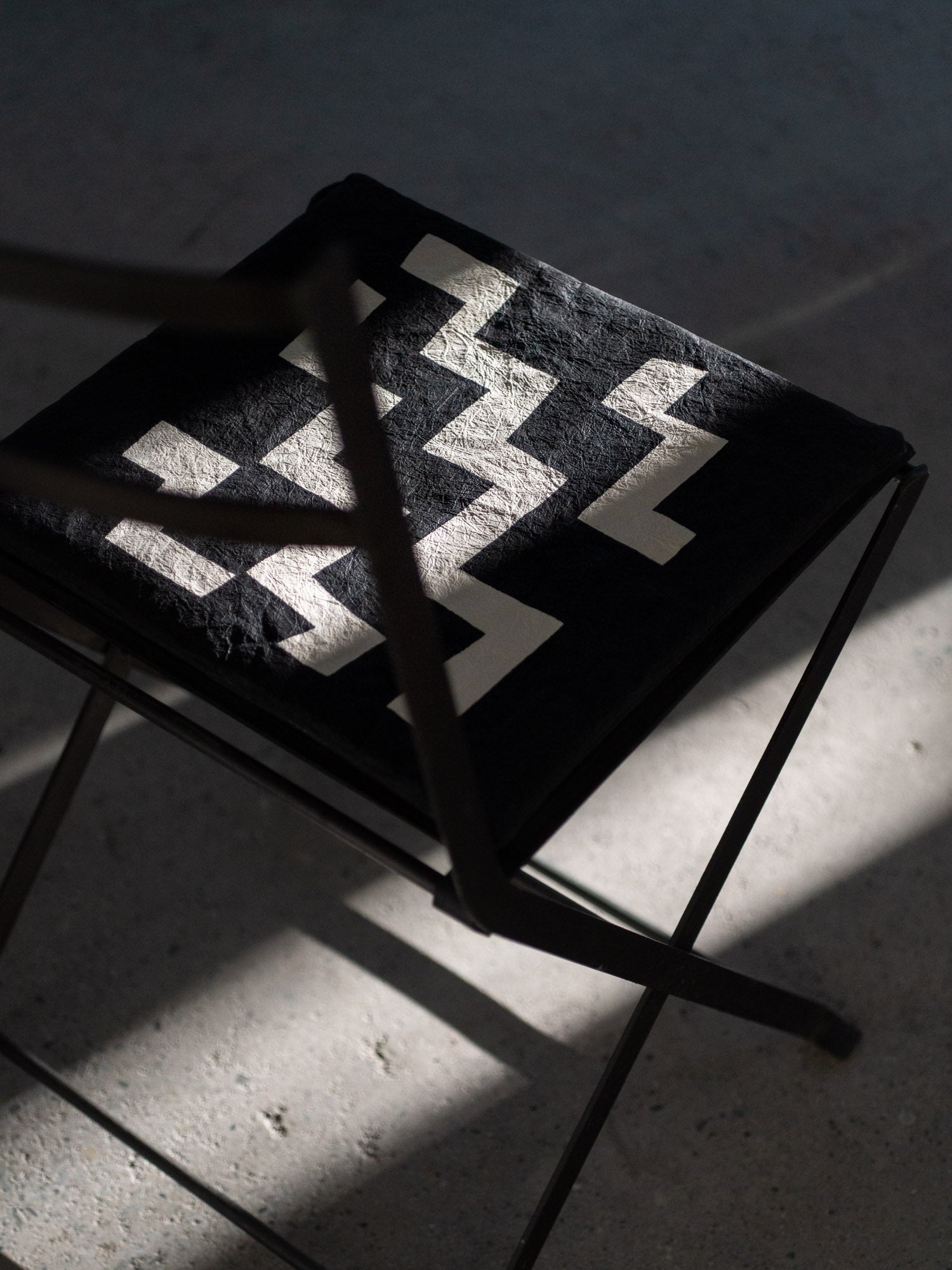 Washi Kakuza Paper Cushion – Design 2 Black