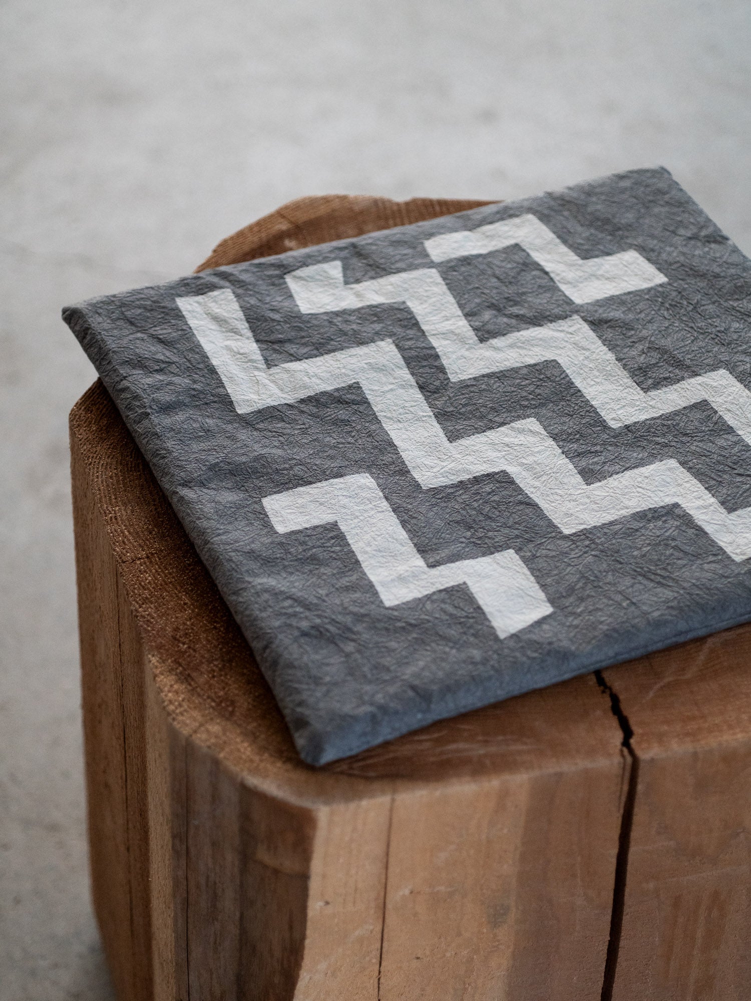 Washi Kakuza Paper Cushion – Design 2 Grey