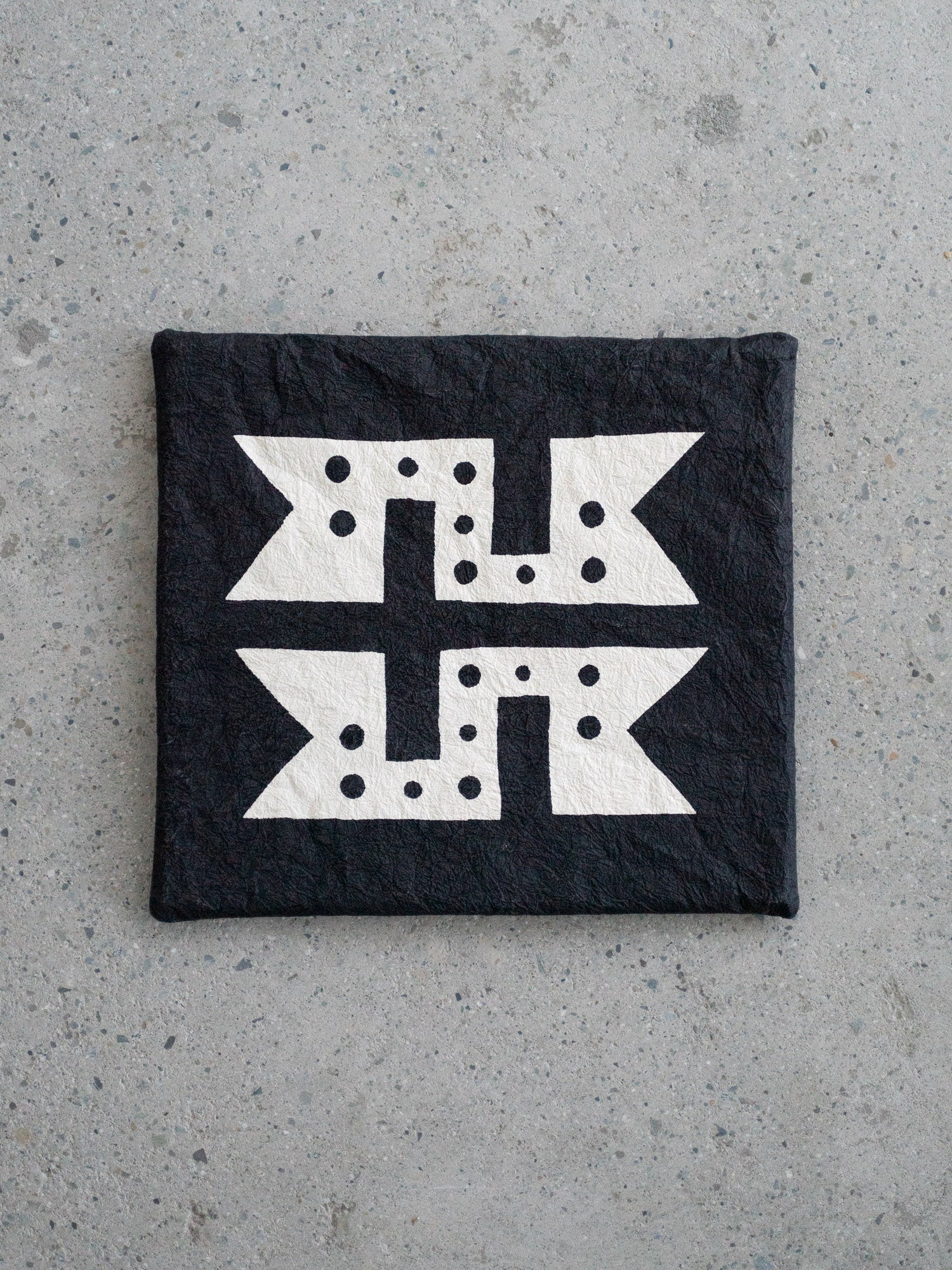 Washi Kakuza Paper Cushion – Design 3 Black