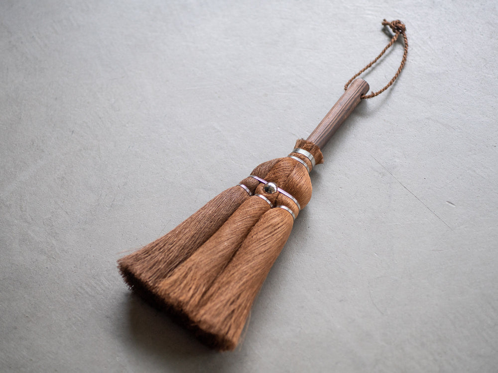 Shuro Handy Broom with Hinoki Handle