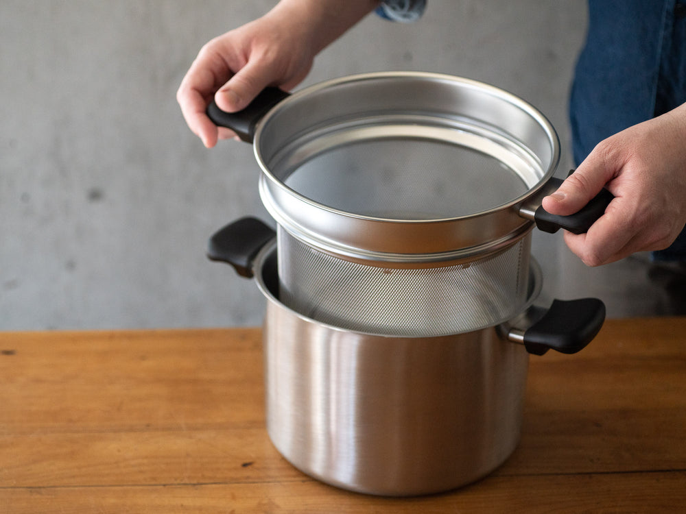 Sori Yanagi Stainless Pasta Pot with Colander