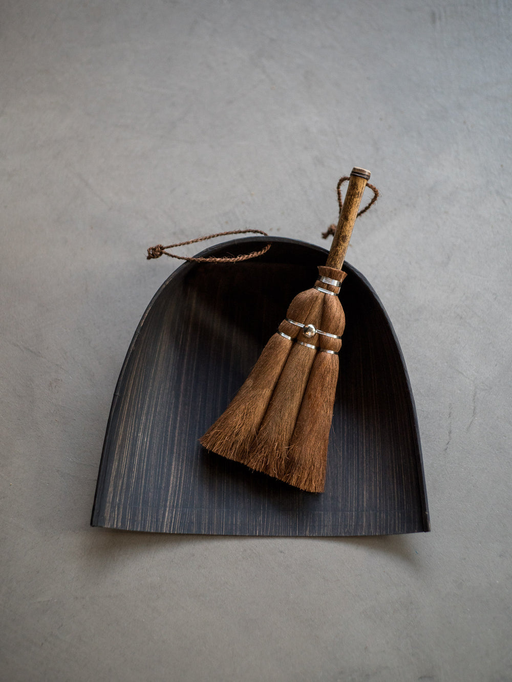 Harimi Black Washi Paper Dustpan